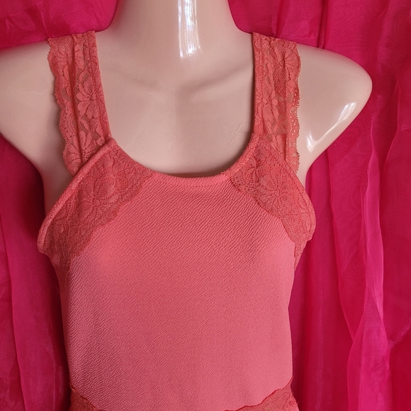 Soprano Coral Lace Dress - Picture 7 of 7